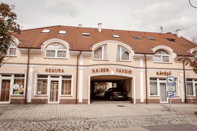 Kaiser Panzió Baja
