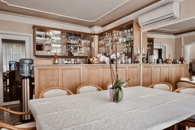 Kaiser breakfast area